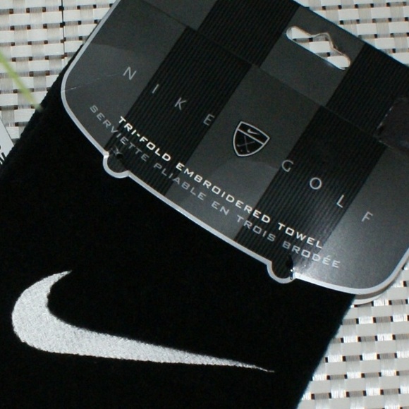 Nike Embroidered Golf Towel....NWT - Picture 3 of 3